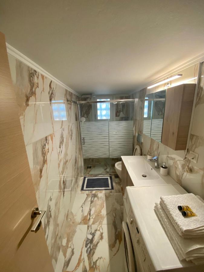 Luxury Suite 10' From The Center Атина Екстериор снимка
